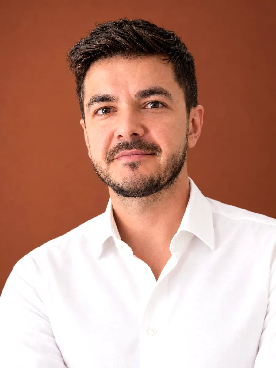 Ritratto di Andrei, socio fondatore di DNA Infissi